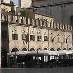 Palazzo Mestichelli Boutique Palace Oda ve Kahvaltı